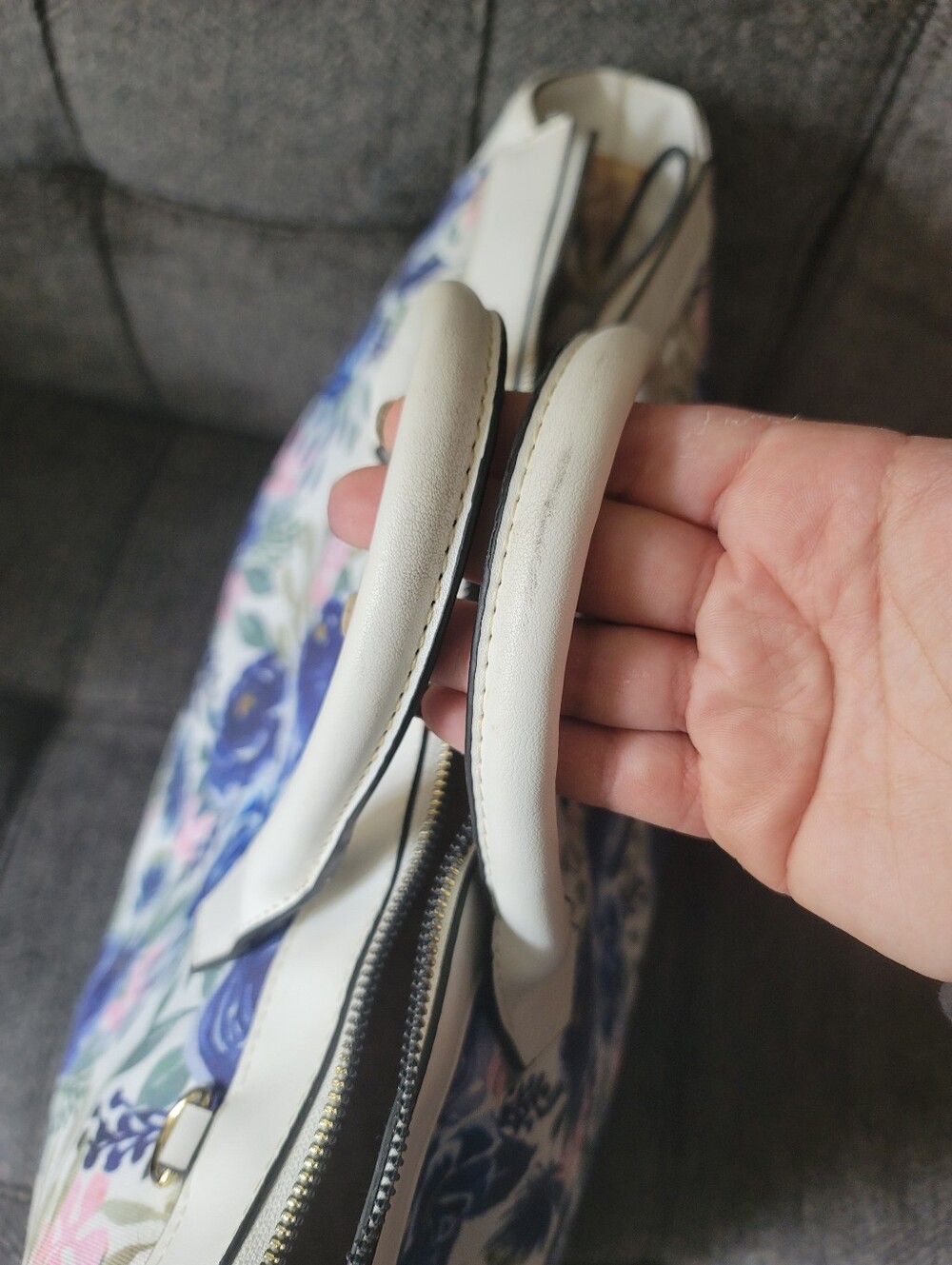 London Fog Floral Weekender Bag - Picture 12 of 14